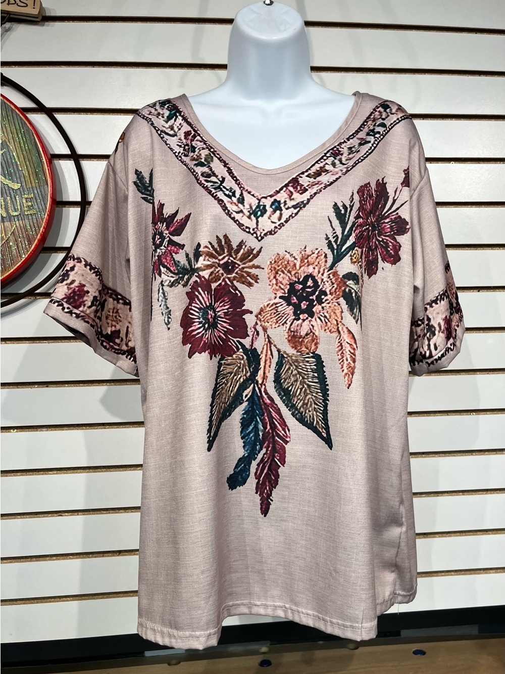V-neck floral blouse size large - Picture 2 of 7